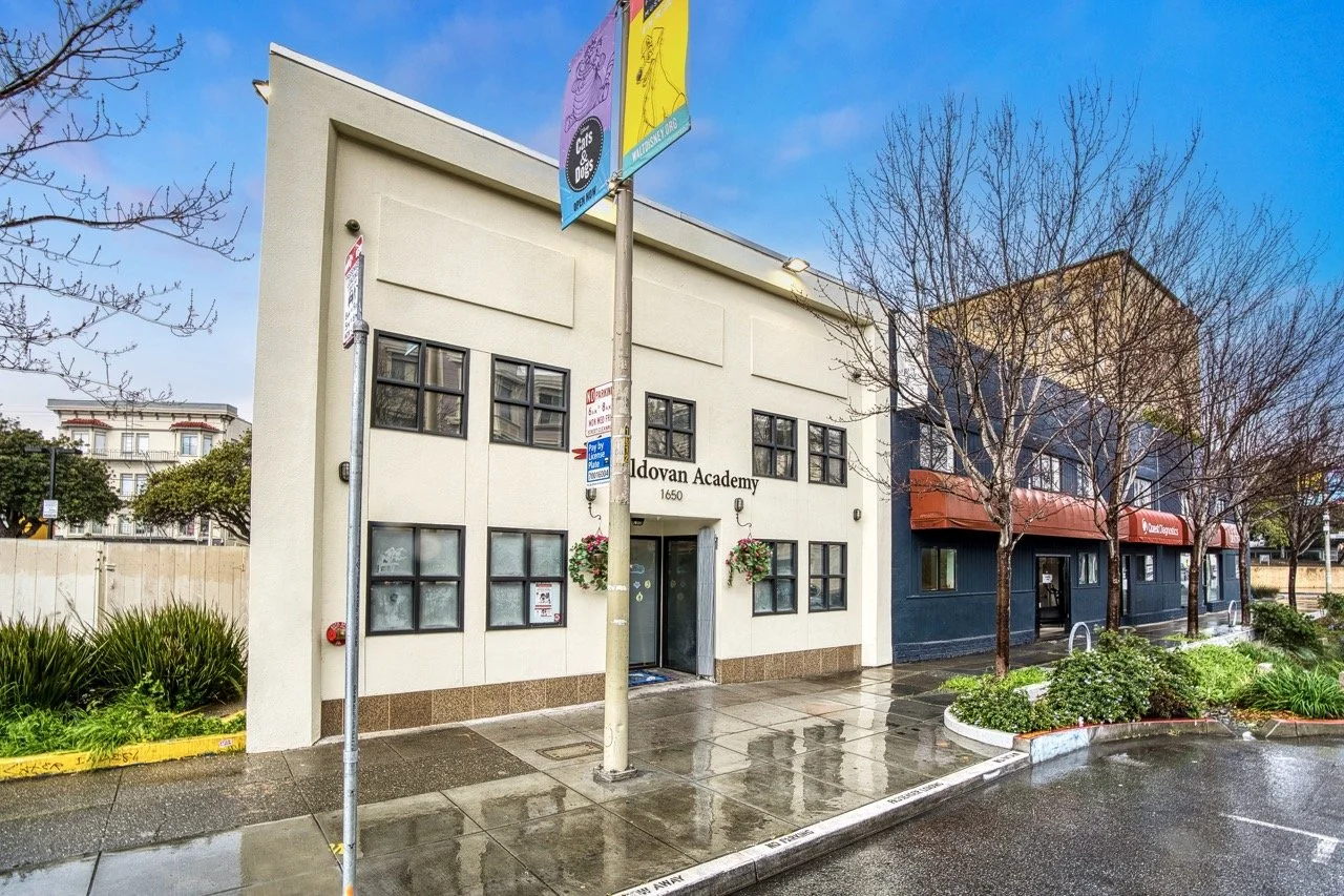 Entrance to Libélula Preschool on Valencia Street
